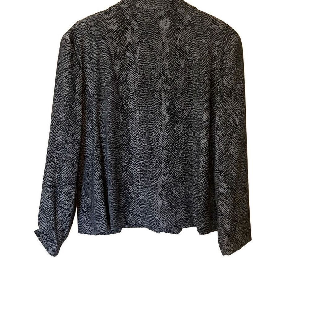 Briggs Snake Print Button Down Lightweight Jacket - Picture 8 of 8